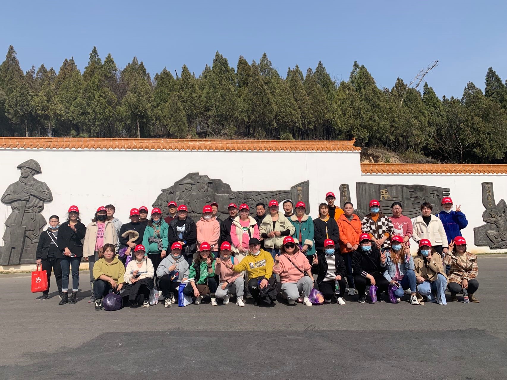 文明登山健康行，志愿服務(wù)護(hù)環(huán)境——依愛消防開展“學(xué)雷鋒日”主題活動